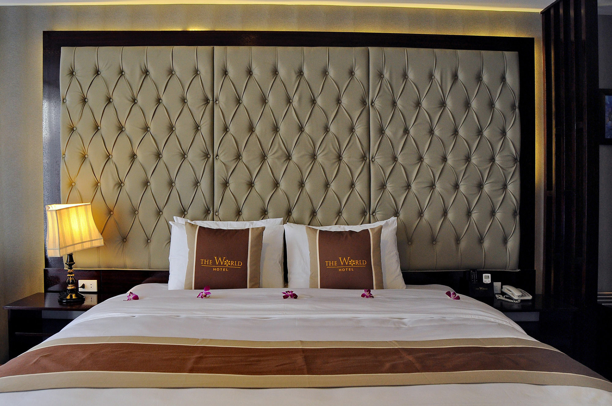 The World Hotel Нячанг Екстер'єр фото